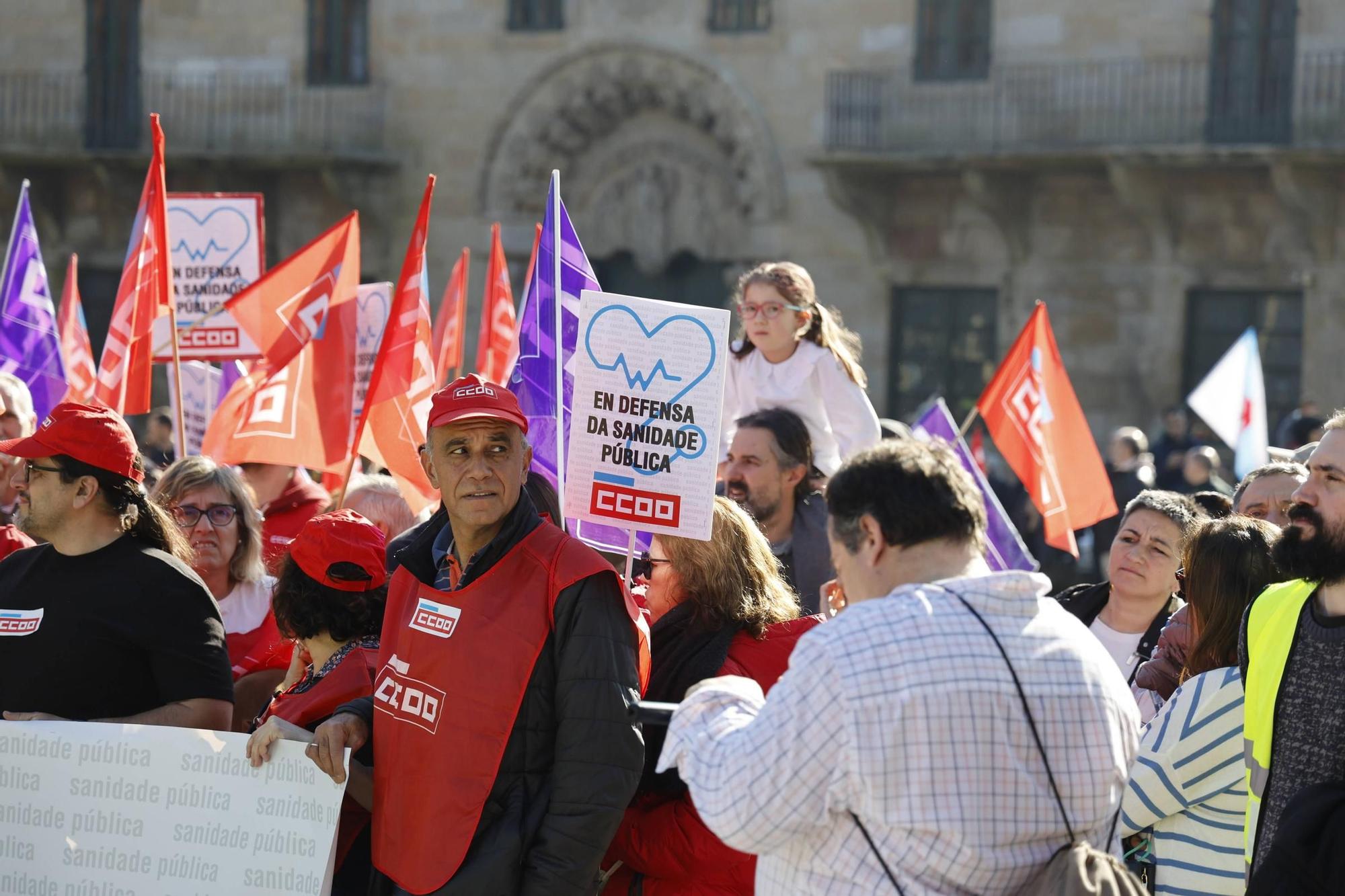 Multitudinaria manifestación en Santiago en defensa de la sanidad pública