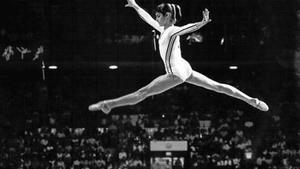 Nadia Comaneci, en los Juegos Olímpicos de Montreal de 1976.