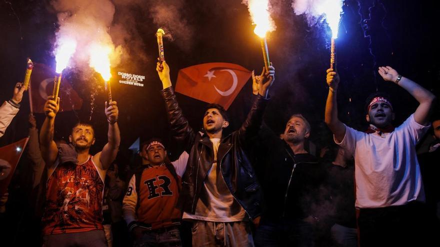 Erdogan afronta la segunda vuelta electoral con confianza tras adelantar a Kiliçdaroglu