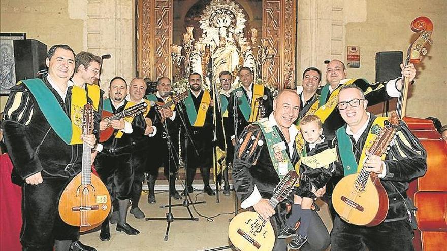 Los devotos de la ciudad celebran la festividad de la Virgen de la Aurora