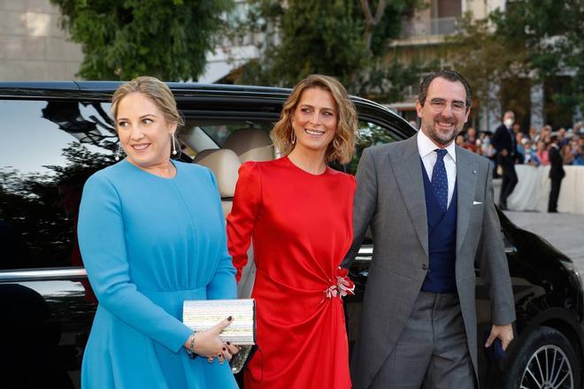 Nicolas de Grecia con Tatiana Blatnik y Theodora de Grecia en la boda de Philippos de Grecia y Nina Flohr
