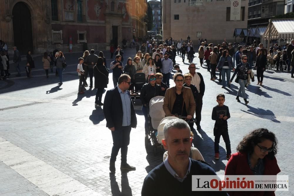 Bajo el manto de la Virgen