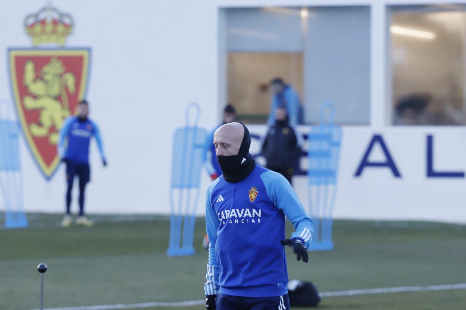 En imágenes | Primer día de Edgar Badía con el Real Zaragoza bajo el frío invernal