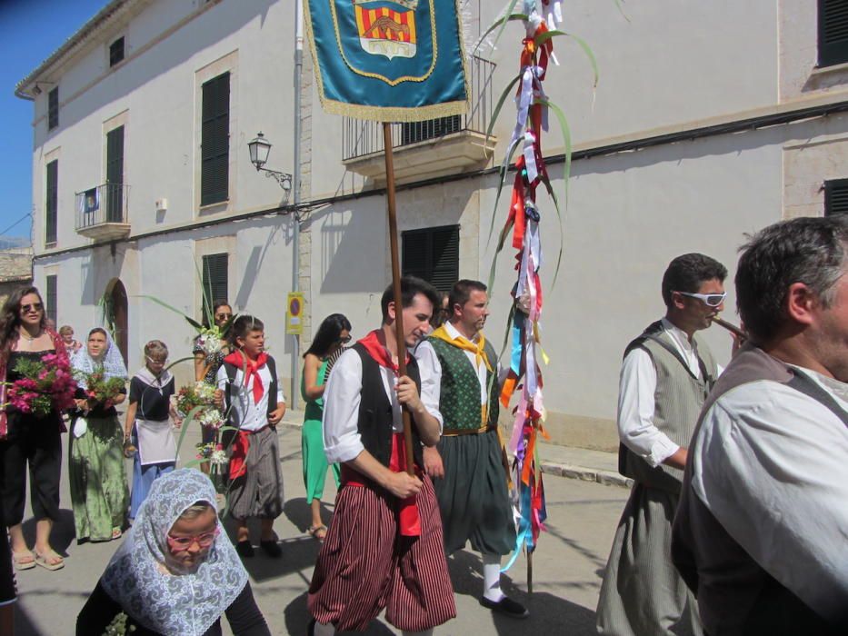 El Fadrí Major de Moscari corteja a las solteras en honor a la patrona Santa Anna