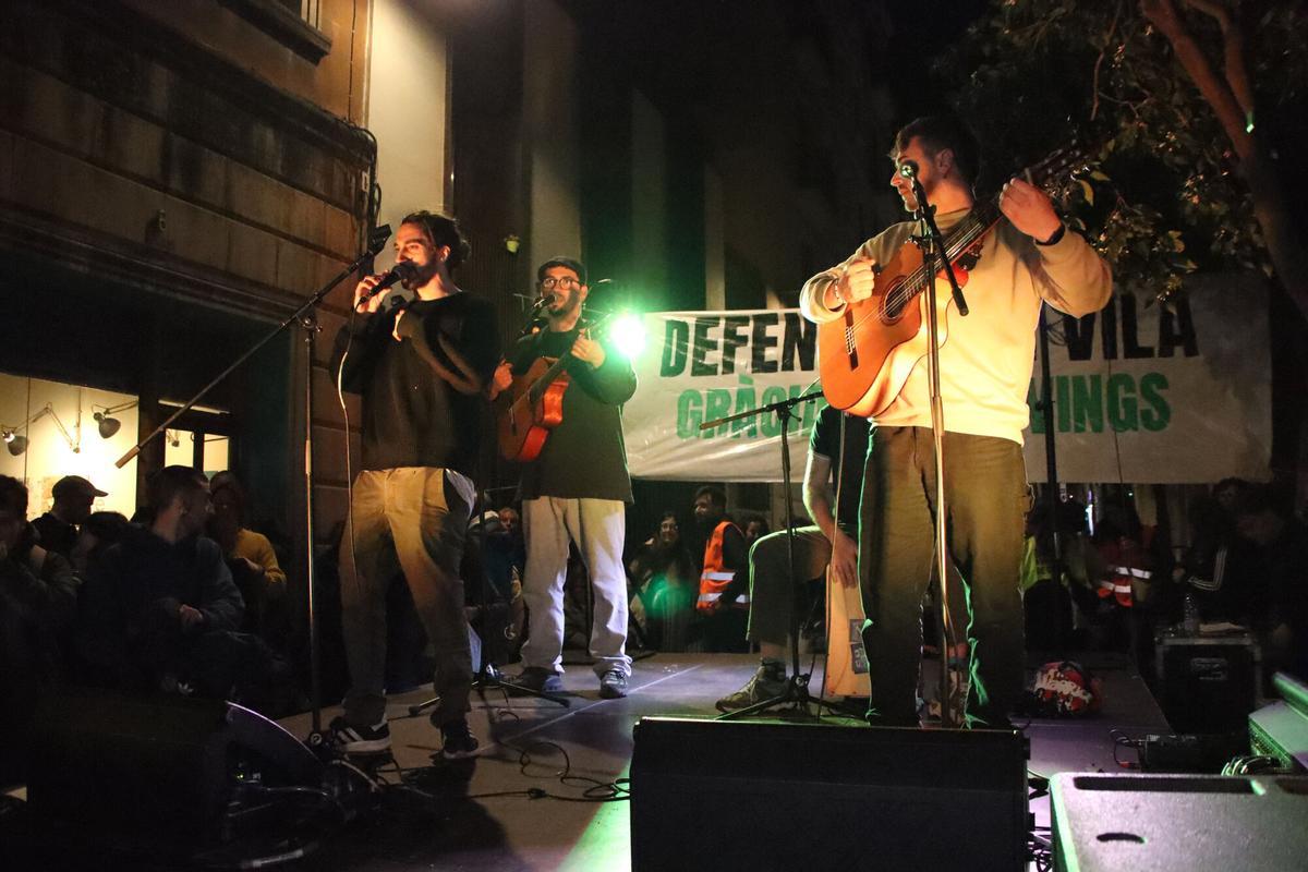 Una de les actuacions musicals al carrer Sant Agustí