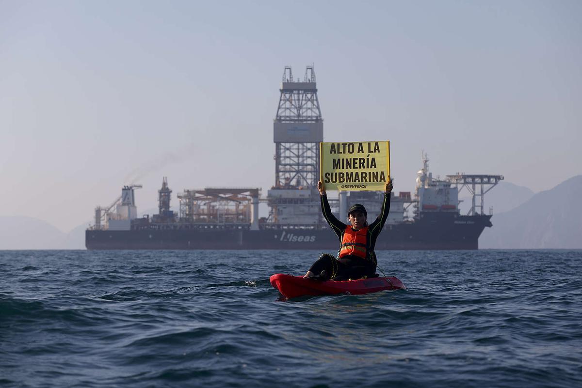 Activista de Greenpeace contra la minería submarina.