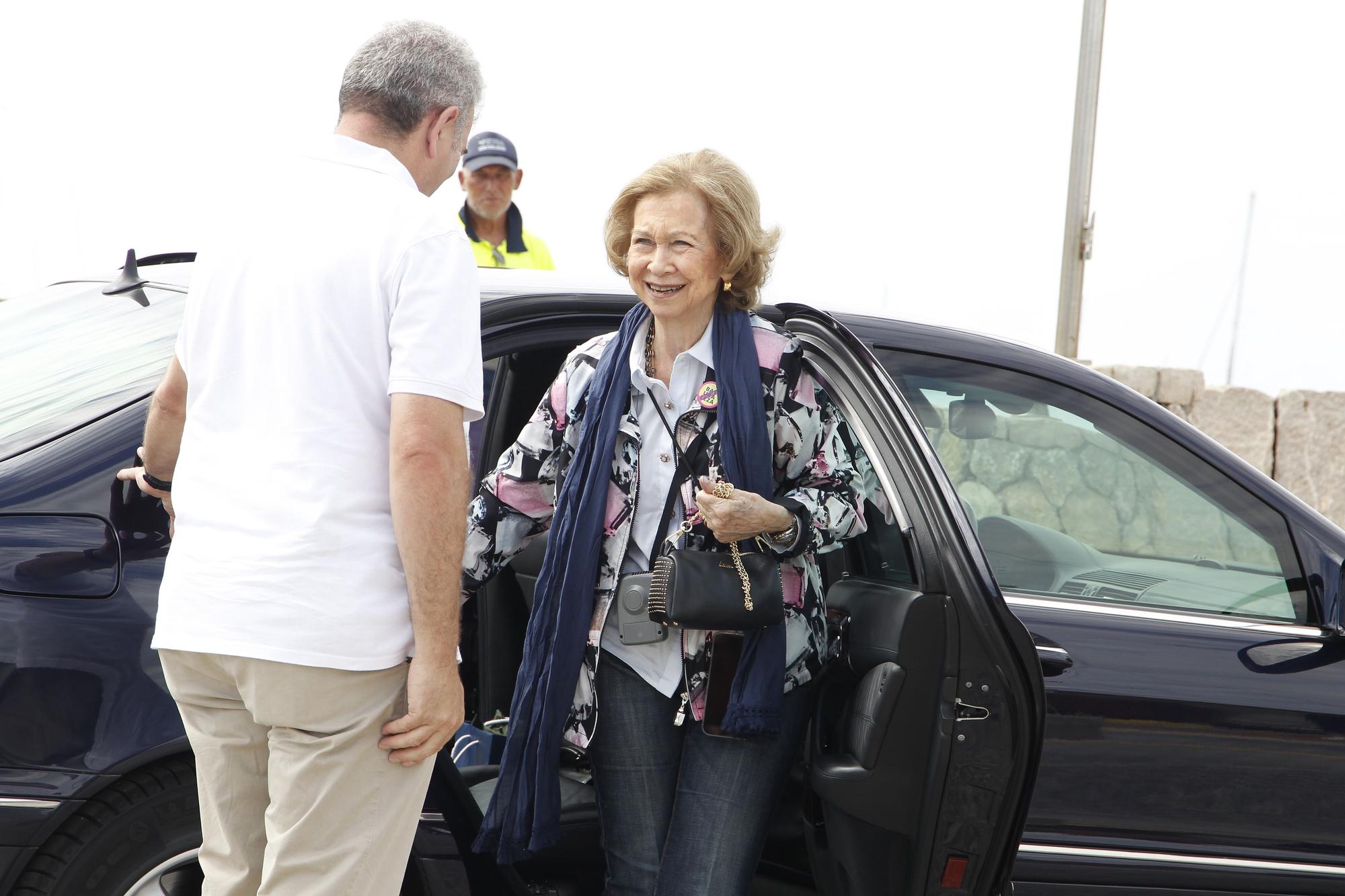 La Reina Sofía participa en la recogida de residuos marinos en Mallorca