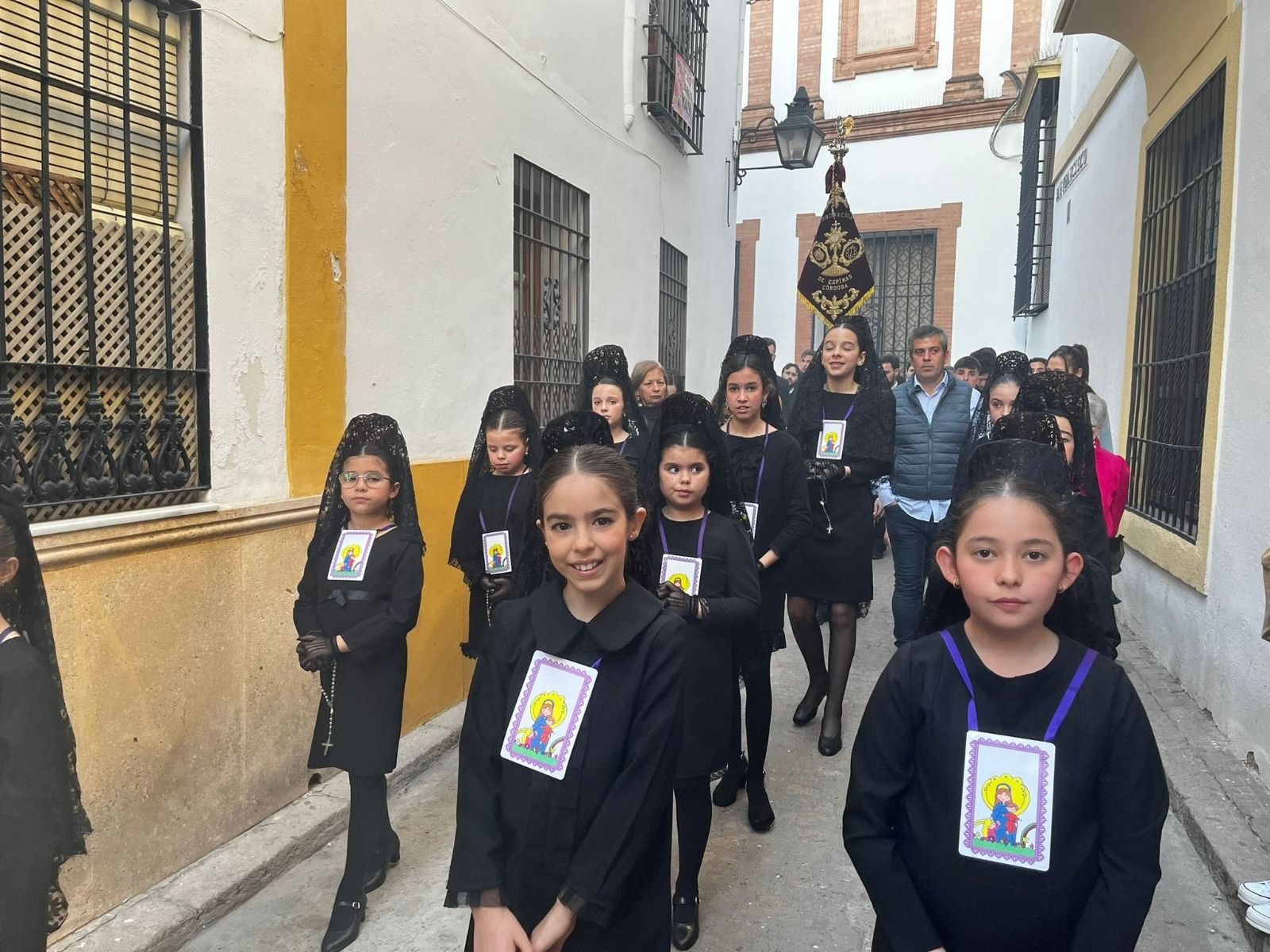 Alumnos del colegio de la Piedad a las puertas de su centro