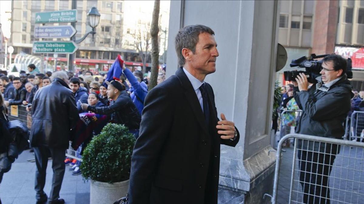 Robert Fernández se encuentra observando jugadores en Suramérica