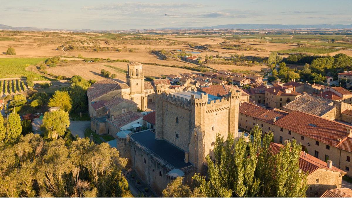 Este pueblo de La Rioja es uno de los pueblos más bonitos de España y cuenta con una de las bodegas más antiguas de todo el país