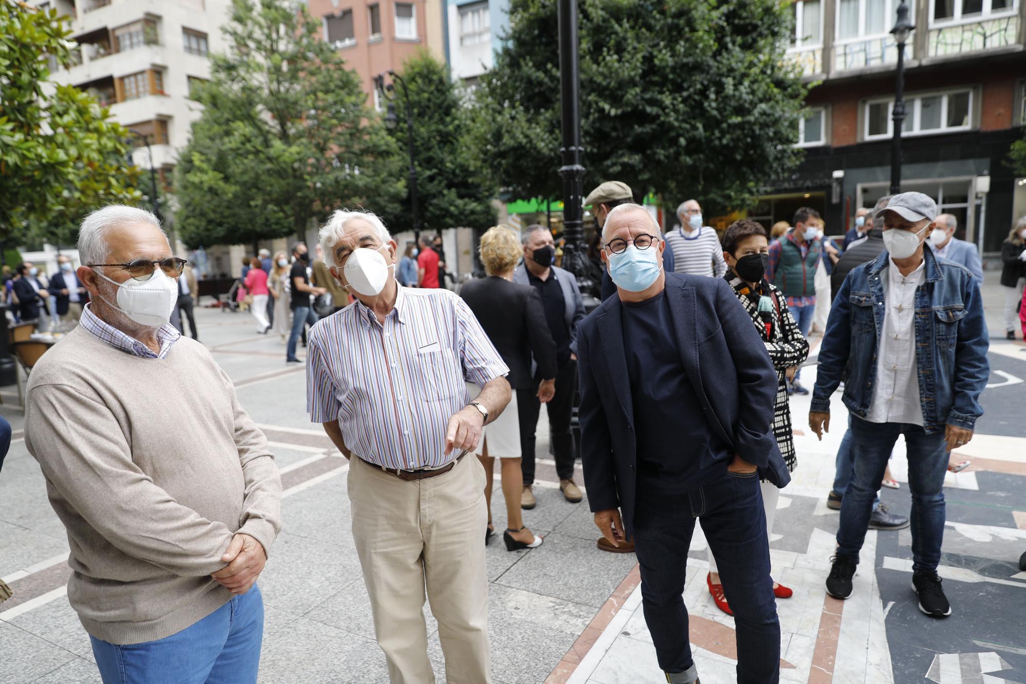 Entrega de honores y distinciones de Gijón en el teatro Jovellanos