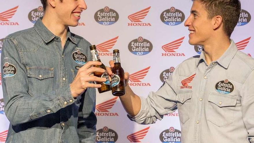 Álex y Marc Márquez, en el acto que organizó Estrella Galicia en São Paulo.