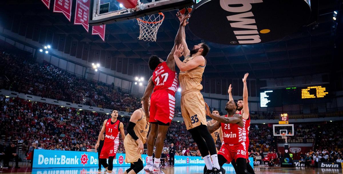 El Barça luchó en El Pireo con Mirotic de lider, pero no fue suficiente para ganar