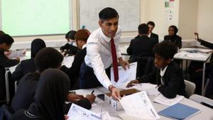 El Primer Ministro Británico, Rishi Sunak visita la Academia Harris, en Battersea, Londres