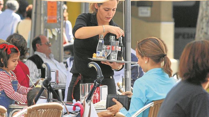 Camarero, peón y limpiador copan los empleos al alza en Castellón