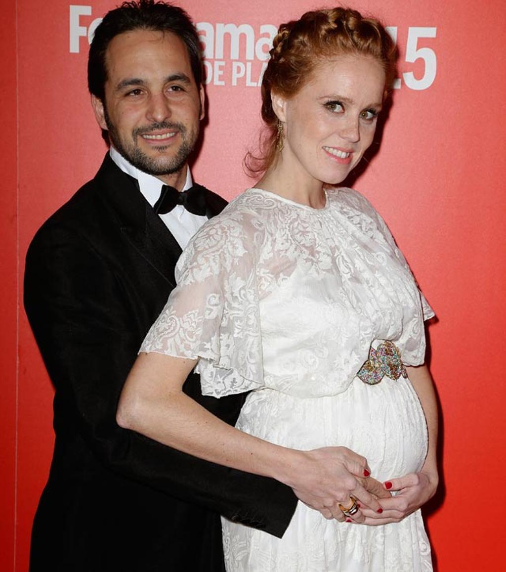 María Castro anuncia su embarazo sobre la alfombra roja