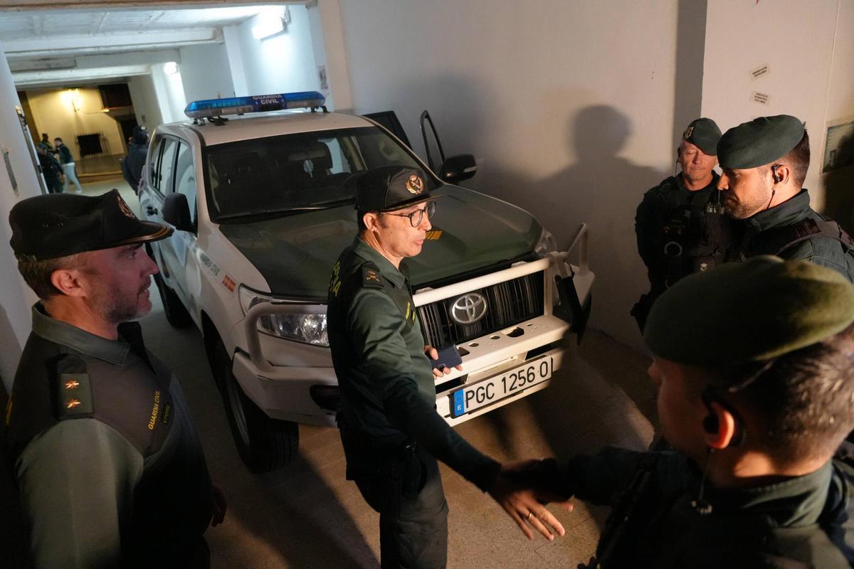 Fotogalería | El despliegue de la UCO en Hornachos, en imágenes