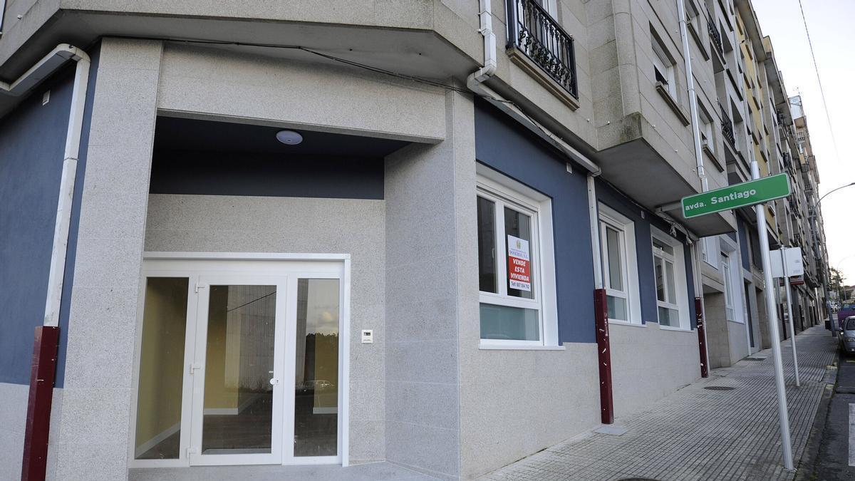 Venta de bajos como vivienda en una calle de A Estrada.