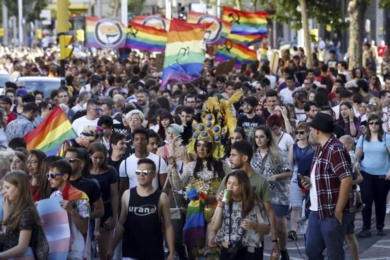 Fotogalería de la manifestación por el día del Orgullo Gay en Zaragoza