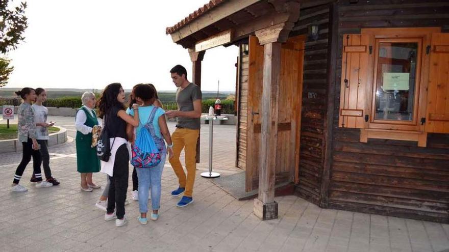 El punto de encuentro logró atraer a gente de todas las edades desde las seis de la tarde.