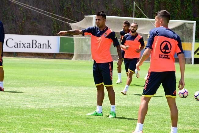 Entrenamiento de la UD Las Palmas en Barranco ...