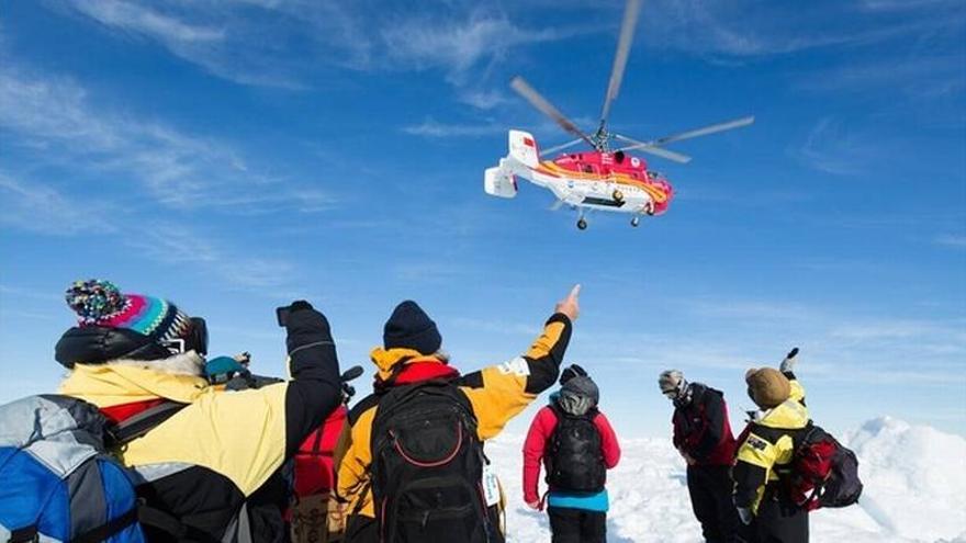 Rescatados los pasajeros del barco ruso atrapado en el hielo antártico