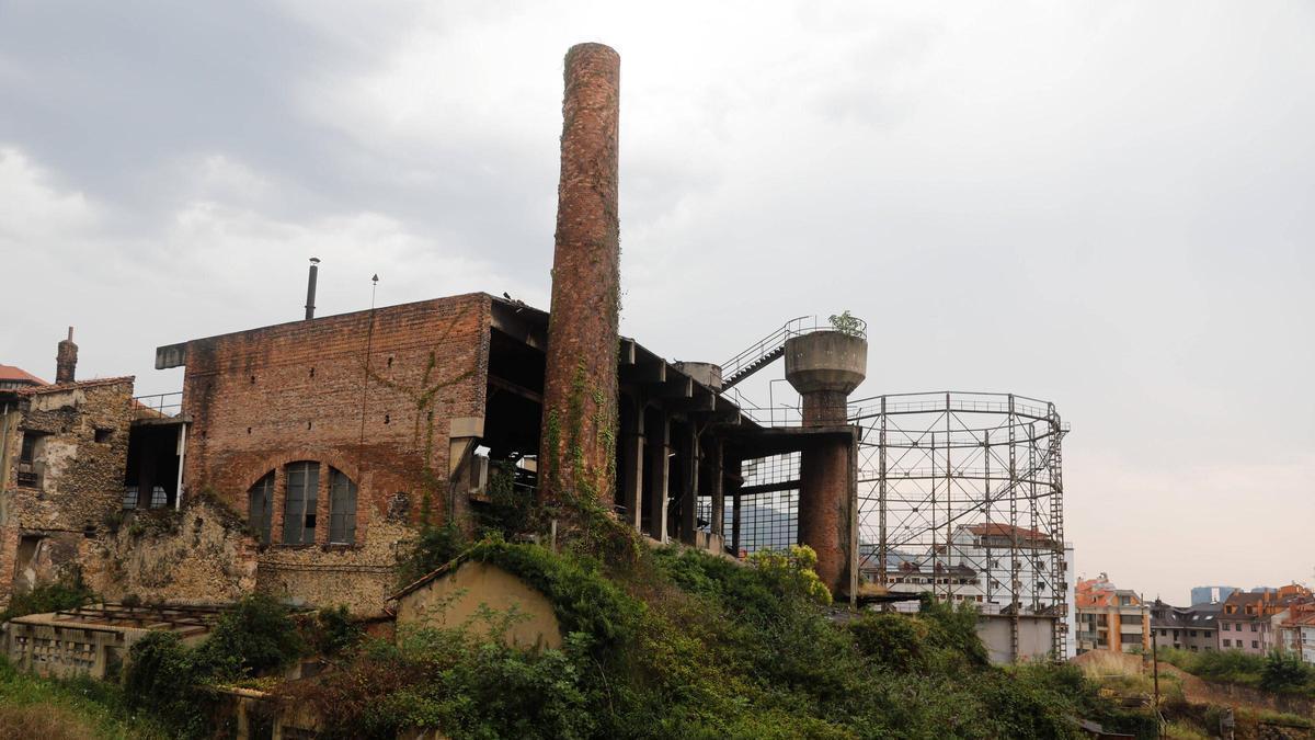 La marquesina, la chimenea, el depósito y el gasómetro de la Fábrica de Gas.