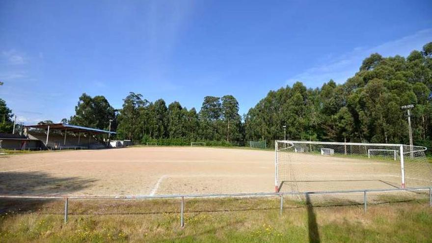 El campo de fútbol de Santomé.