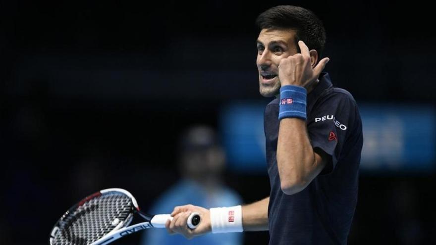 Djokovic gana con apuros a Raonic y pasa a semifinales del Masters