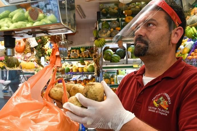 27-03-20  GRAN CANARIA.CIUDAD.  LAS PALMAS DE GRAN CANARIA. Fotos de lo bien abastecidos que están los mercados de frutas, verduras, carnes y pescados.  Fotos: Juan Castro.  | 27/03/2020 | Fotógrafo: Juan Carlos Castro