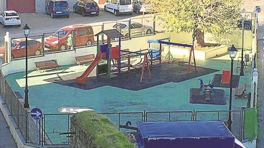 El parque infantil Don Elías Diéguez se mejora