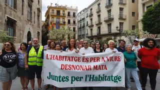 Protesta contra les polítiques de vivenda de Mazón: “Afavorixen l’especulació i estem al límit”