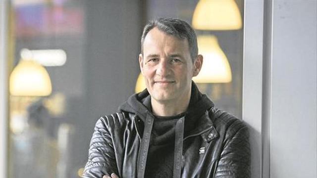 Clos Gómez: «El VAR ayudará al fútbol, pero no acabará con la polémica»