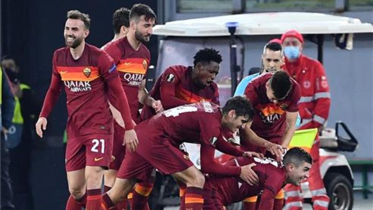 Los jugadores de la Roma celebrando un gol