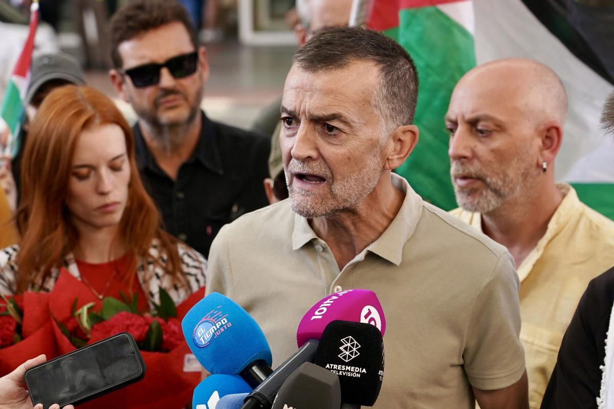 El coordinador federal de Izquierda Unida, Antonio Maíllo, atiende a los medios en una imagen de archivo.