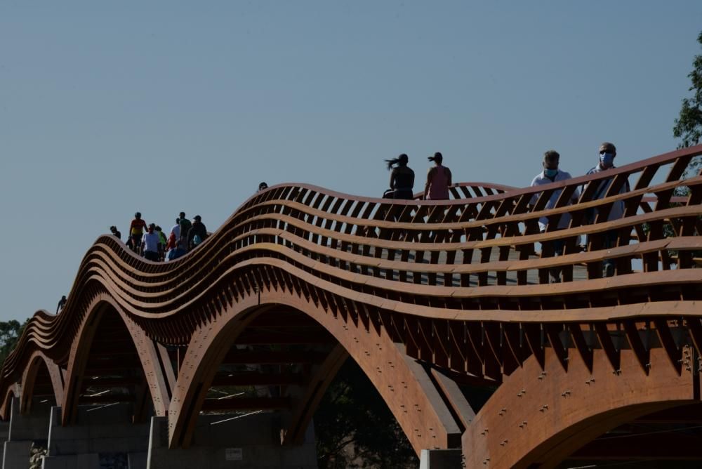 Inauguración de la pasarela peatonal sobre el río Guadalhorce, en Málaga.