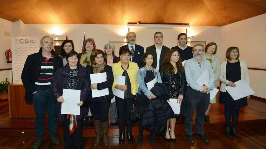 Foto &quot;de familia&quot; de los homenajeados, ayer, en la Misión Biológica de Galicia. // Gustavo Santos