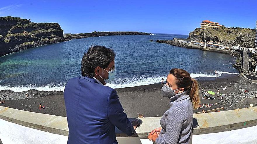 Francis González y Rosa Dávila dirante su visita a Playa de San Marcos