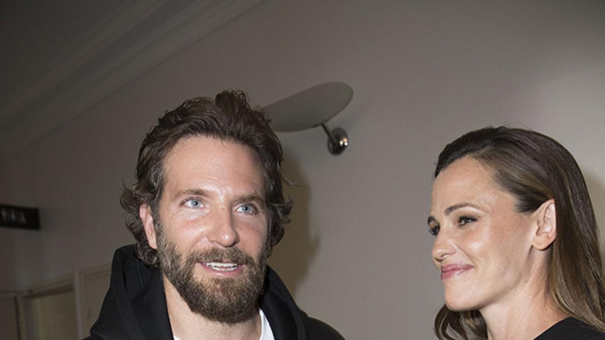Bradley Cooper y Jennifer Garner posando juntos en Italia