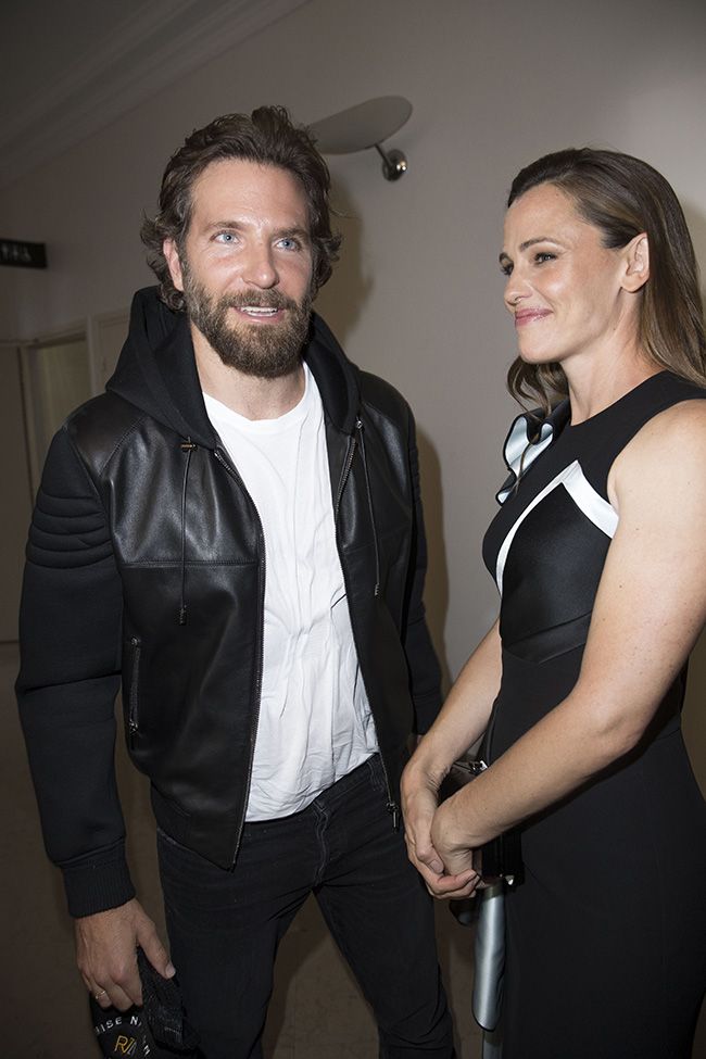 Bradley Cooper y Jennifer Garner posando juntos en Italia
