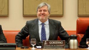 El ministre d’Educació, Íñigo Méndez de Vigo, ha dit avui al PDECat que no hi ha cap atac a la llengua catalana i li ha demanat que s’oblidi de victimismes.