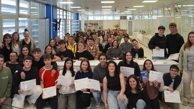 Fotografía de familia de los premiados, junto a público asistente, en el Citic de la UDC. |  L.O.