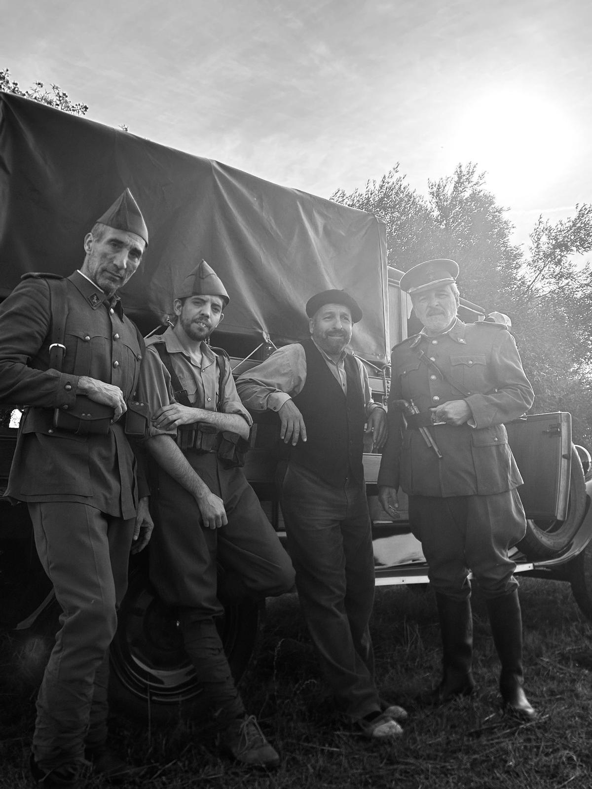 Els actors principals en un moment de descans del rodatge.