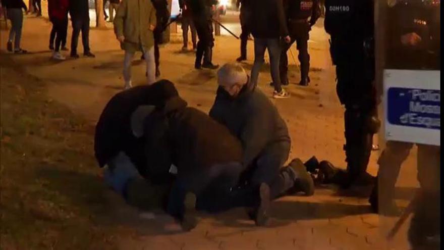 Herido un diputado de la CUP en las protestas de apoyo a Pablo Hasèl en Girona