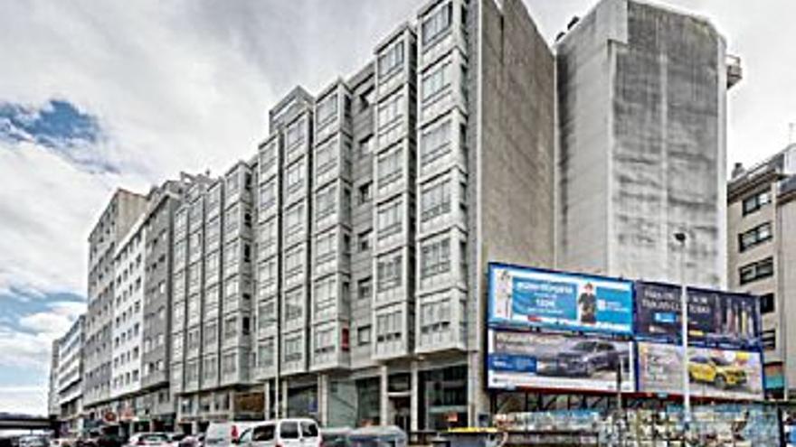 349.990 € Venta de piso en Catro Camiños, A Gaiteira (A Coruña) 76 m2, 2 habitaciones, 2 baños, 4.605 €/m2, 3 Planta...