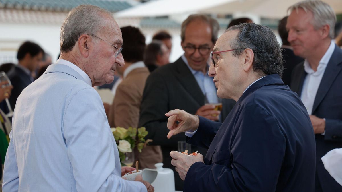 Málaga. 2 Foro del Mediterráneo. Prensa Ibérica. Cóctel de bienvenida. Francisco de la Torre, alcalde de Malaga y Javier Moll, prsidente de Prensa Ibérica