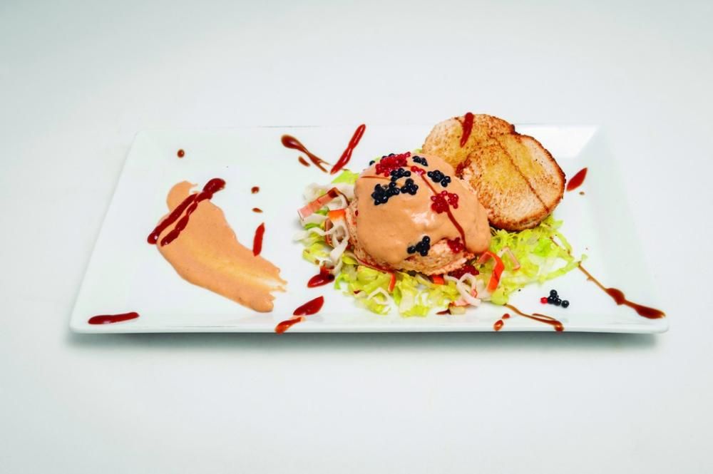 Cafetería Vogue | Bola del Mar: bola de cangrejo, langostino, salsa rosa y caviar.