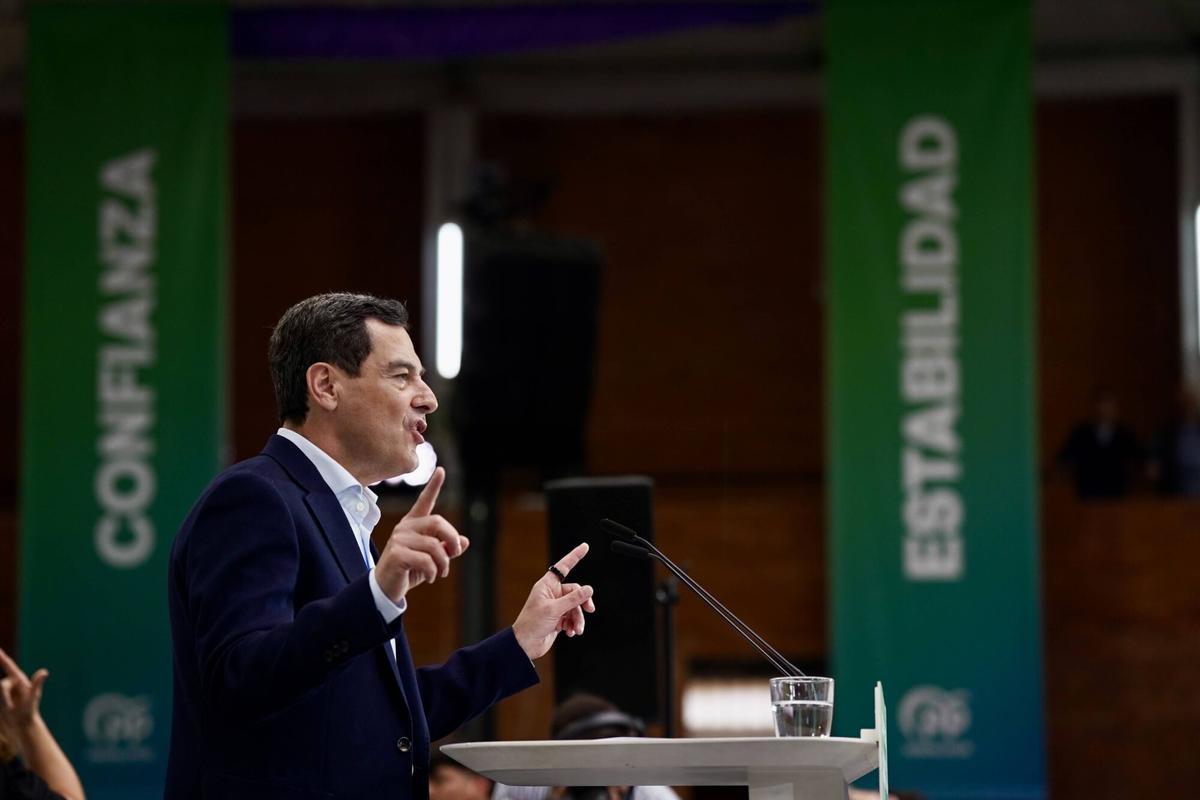 Mitin del candidato a la presidencia de la Junta de Andalucía, Juanma Moreno Bonilla, junto al presidente del PP nacional, Alberto Núñez Feijoo, en Carranque