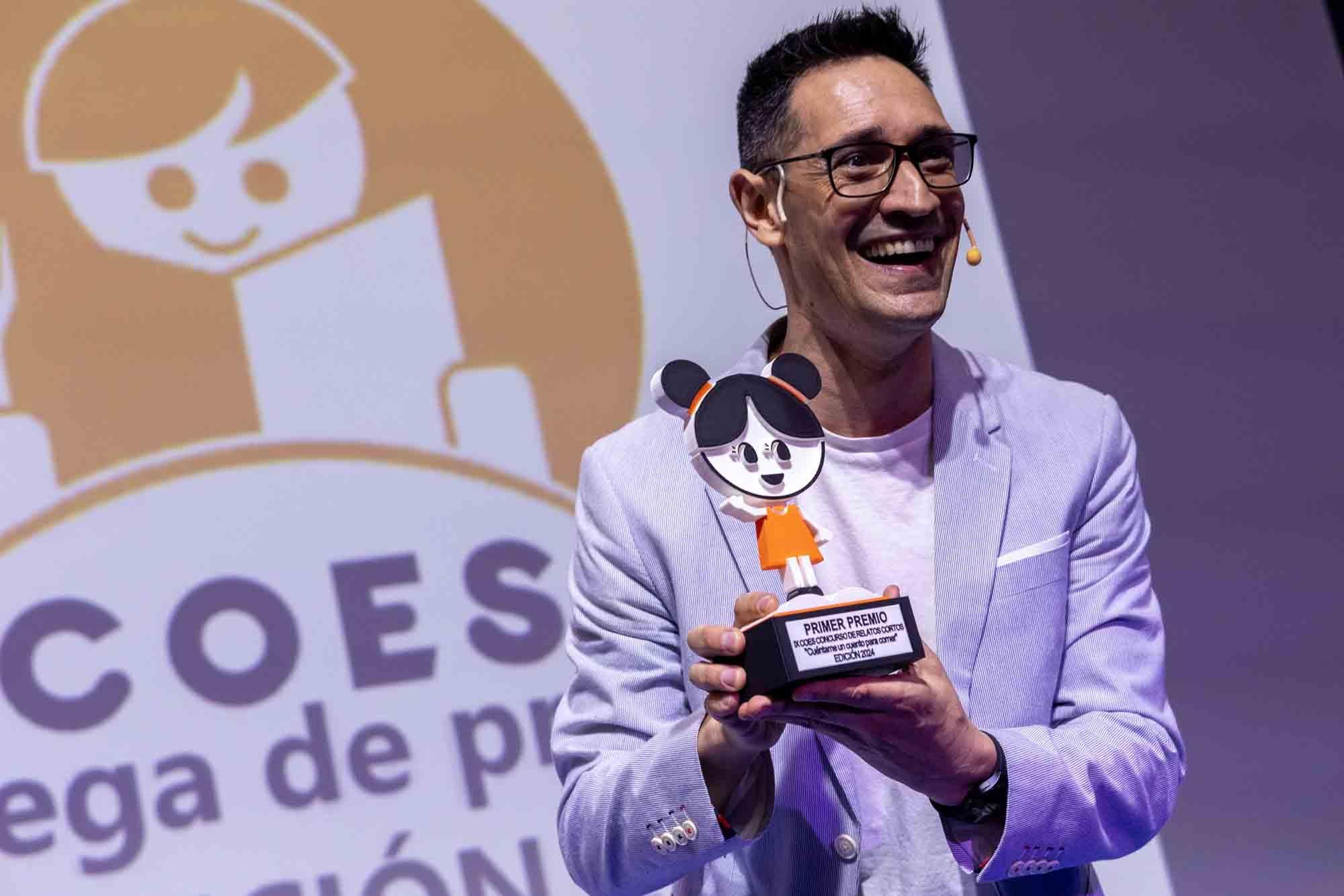 Entrega de premios del concurso infantil de relatos cortos "Cuéntame un cuento para comer" en el Club INFORMACIÓN organizado por COES