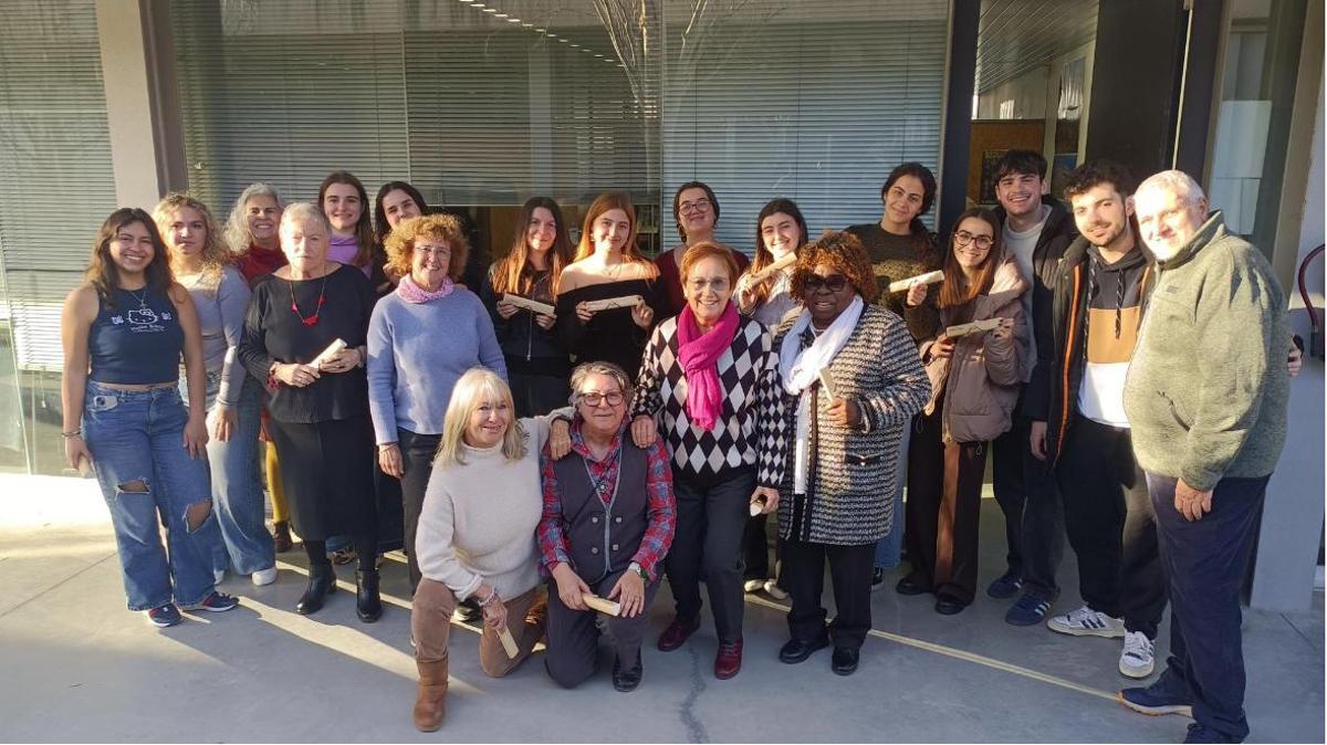 Participantes del proyecto en la UA que pone en valor las vidas de mujeres de 70 años